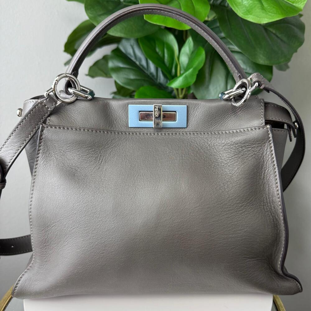 💎✨Authentic FENDI Vitello Seta Shiny Nappa Medium Peekaboo Icon Shoulder Bag